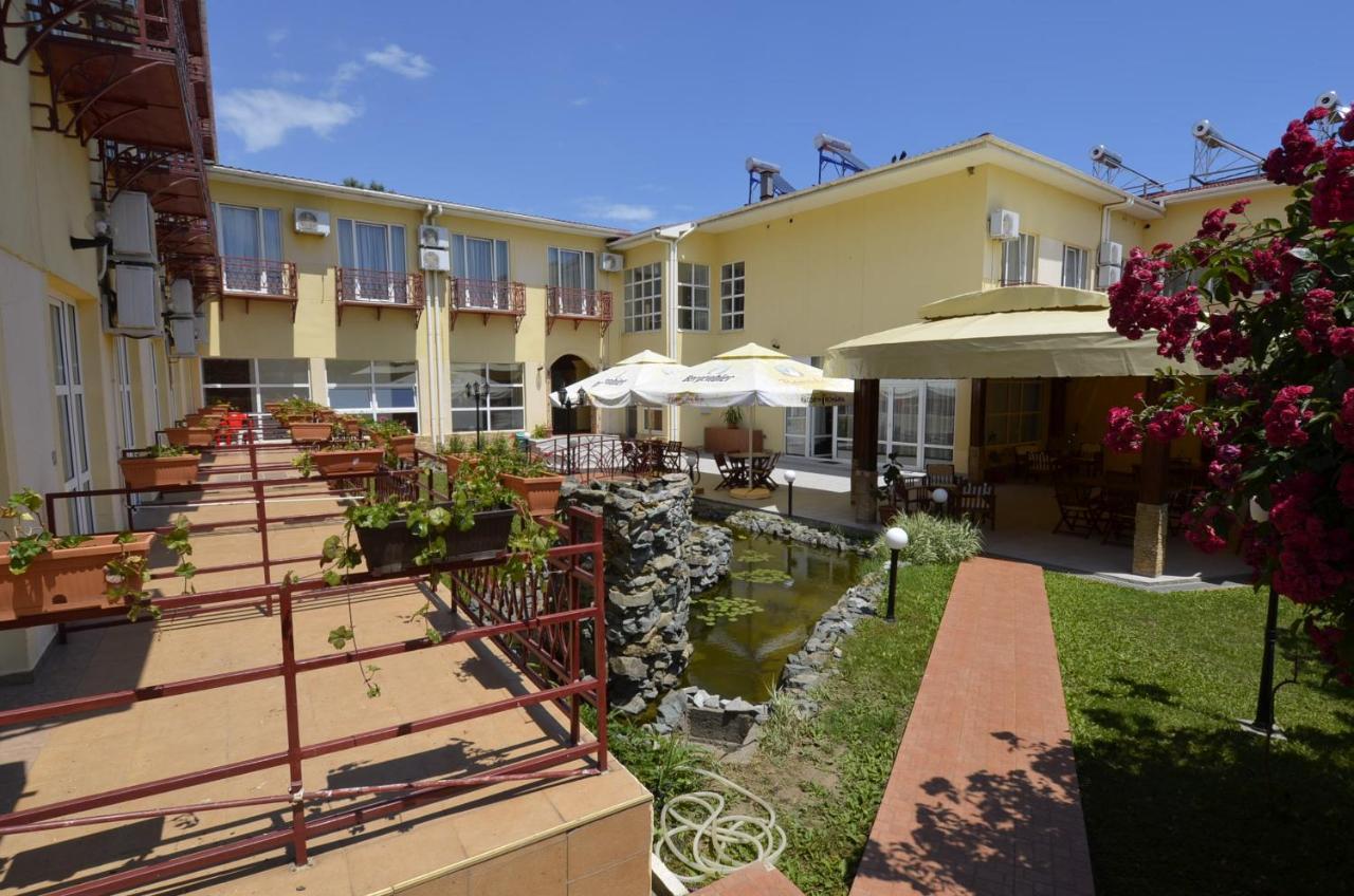 Hotel Intim Costinesti Exterior photo