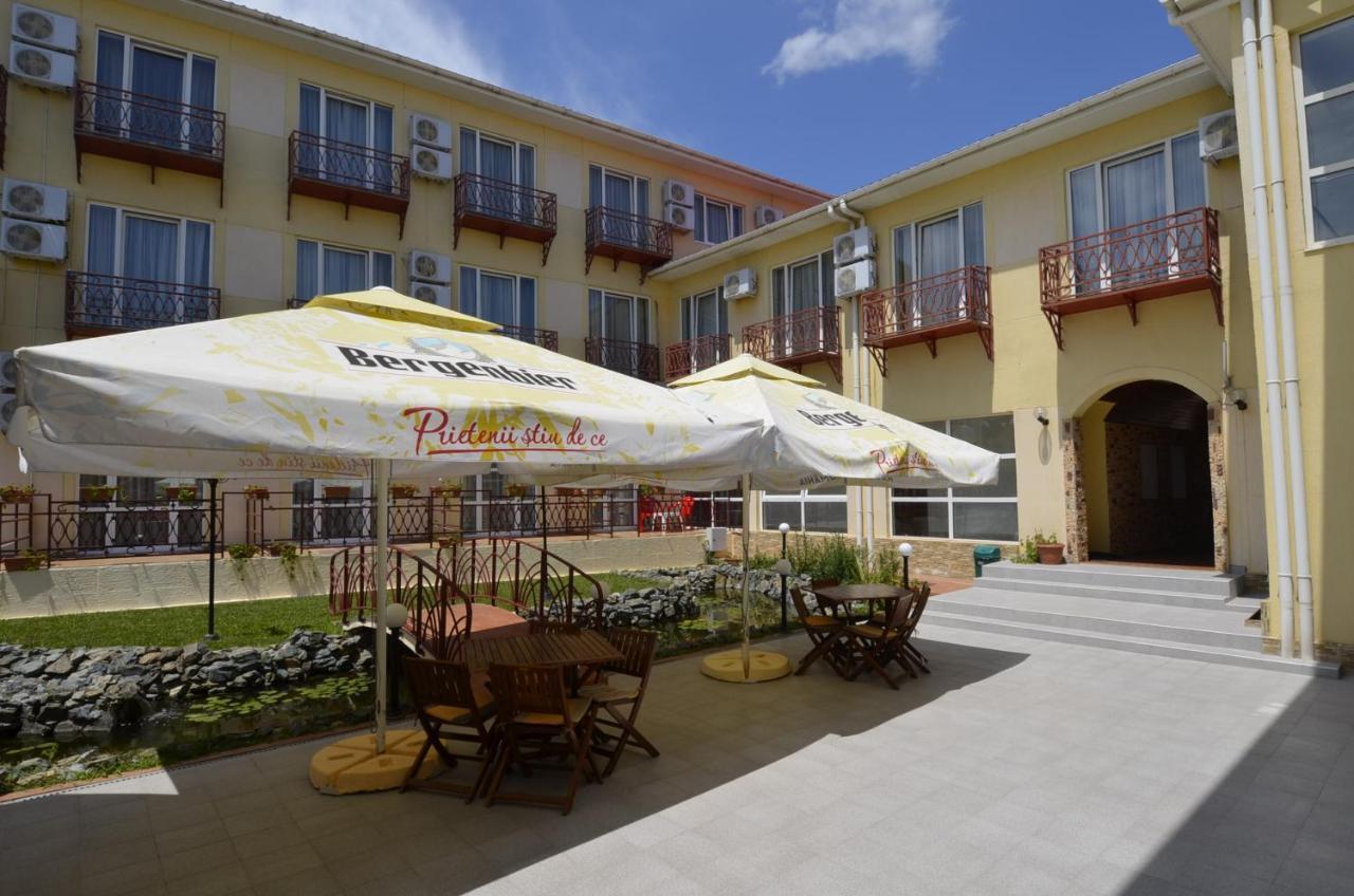 Hotel Intim Costinesti Exterior photo