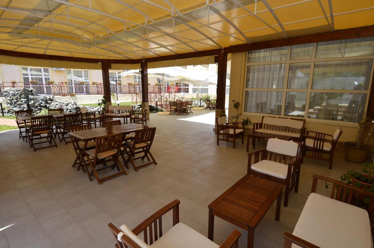 Hotel Intim Costinesti Exterior photo
