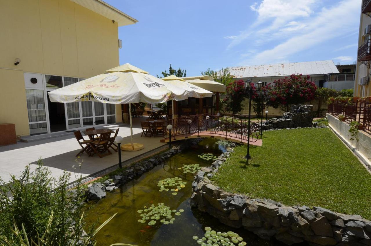 Hotel Intim Costinesti Exterior photo
