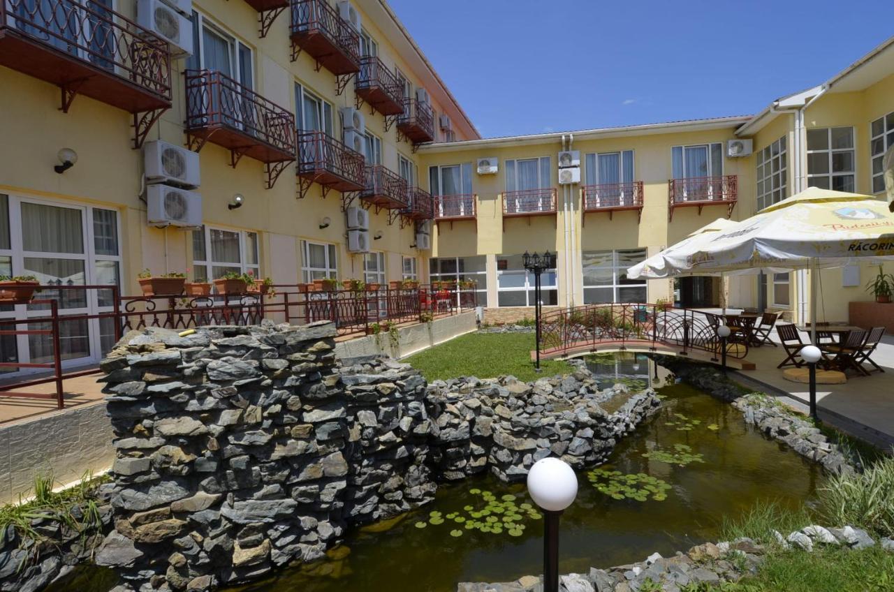 Hotel Intim Costinesti Exterior photo
